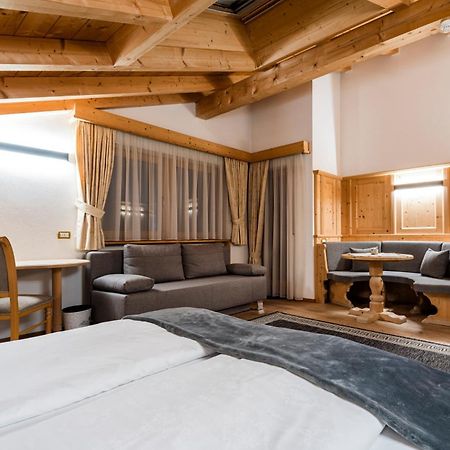Garni Hotel Rosengarten B&B Selva di Val Gardena Extérieur photo