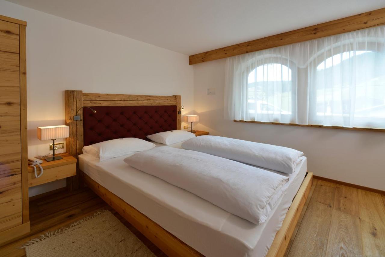Garni Hotel Rosengarten B&B Selva di Val Gardena Extérieur photo