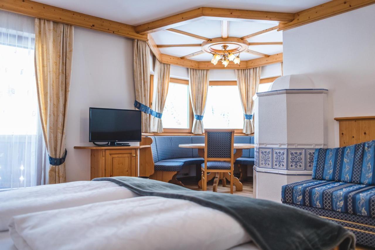 Garni Hotel Rosengarten B&B Selva di Val Gardena Extérieur photo