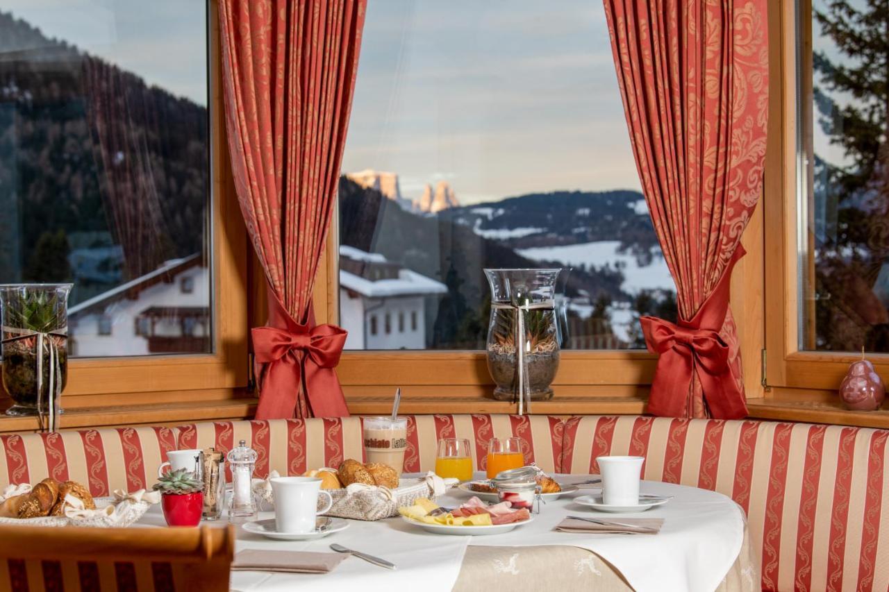 Garni Hotel Rosengarten B&B Selva di Val Gardena Extérieur photo