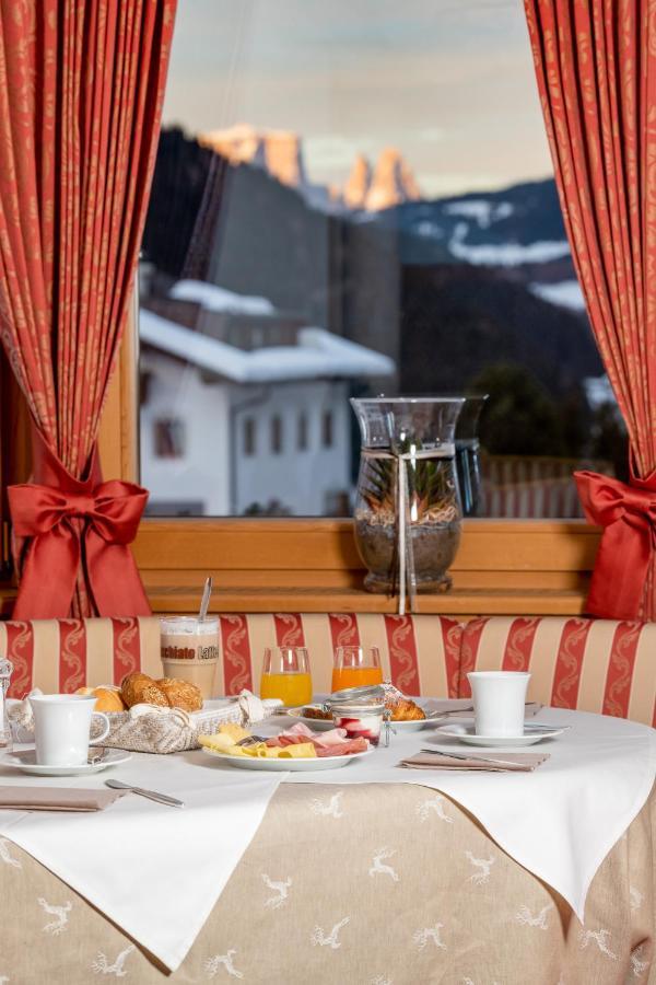 Garni Hotel Rosengarten B&B Selva di Val Gardena Extérieur photo