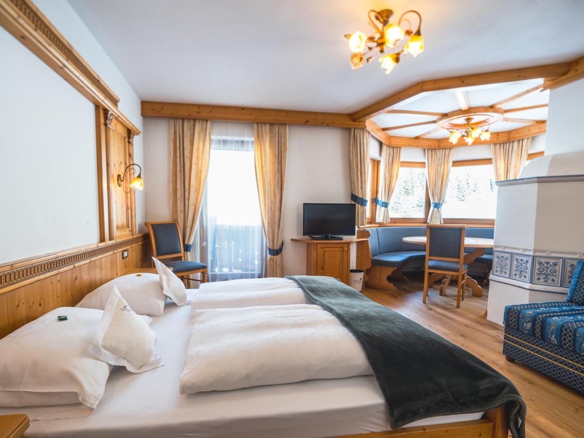 Garni Hotel Rosengarten B&B Selva di Val Gardena Extérieur photo