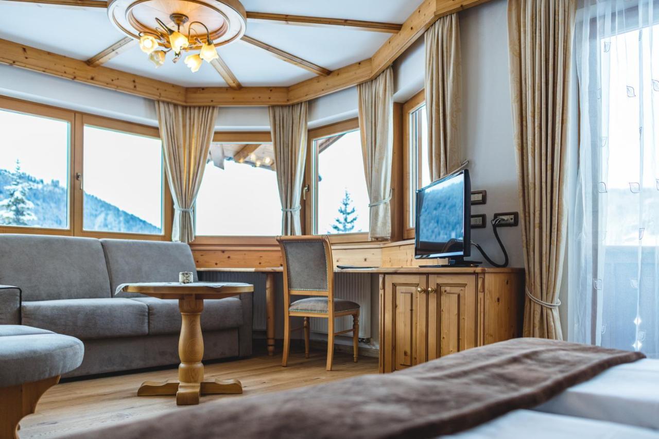 Garni Hotel Rosengarten B&B Selva di Val Gardena Extérieur photo
