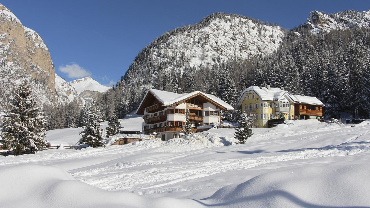 Garni Hotel Rosengarten B&B Selva di Val Gardena Extérieur photo
